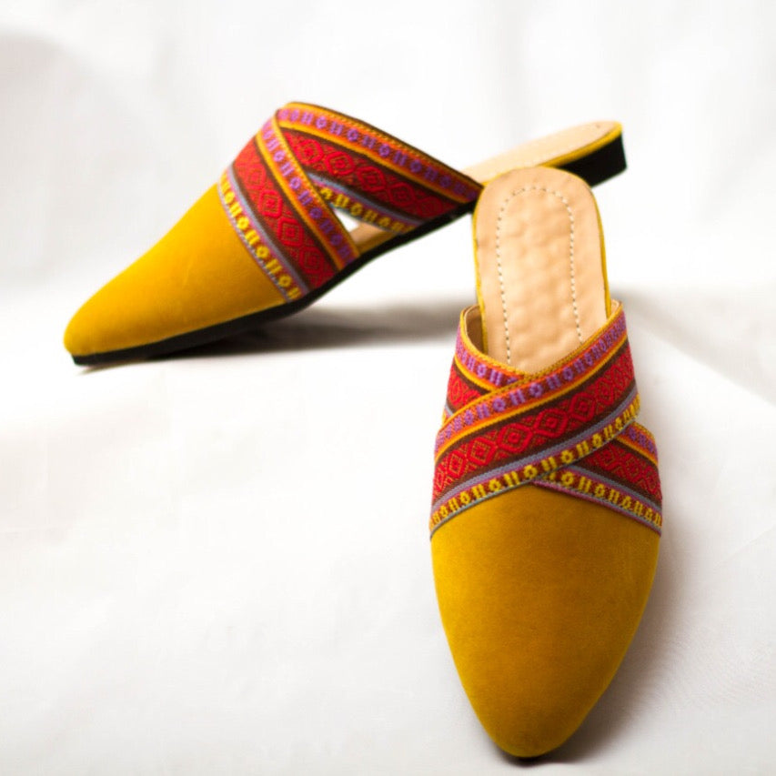 YELLOW TRADITIONAL COURT SANDAL