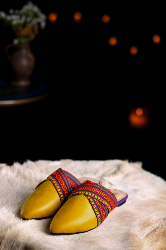 YELLOW TRADITIONAL COURT SANDAL